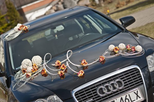dekoracja na auto do ślubu